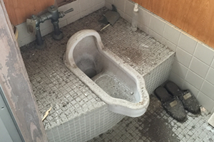 トイレ：施工前